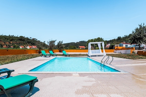 Pool - Local Accommodation Tomar (Alviobeira)