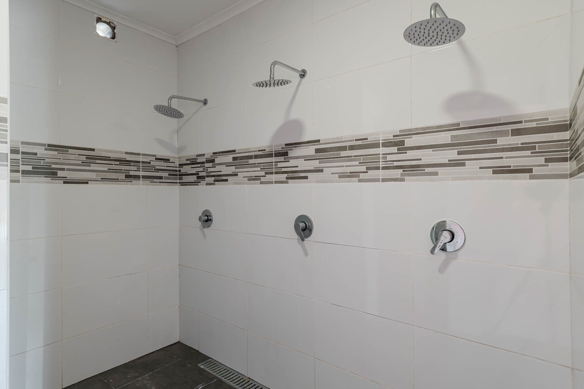 Ducha, secador de pelo, toallas