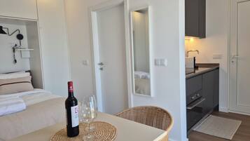 Iron/ironing board, WiFi (free), bed sheets