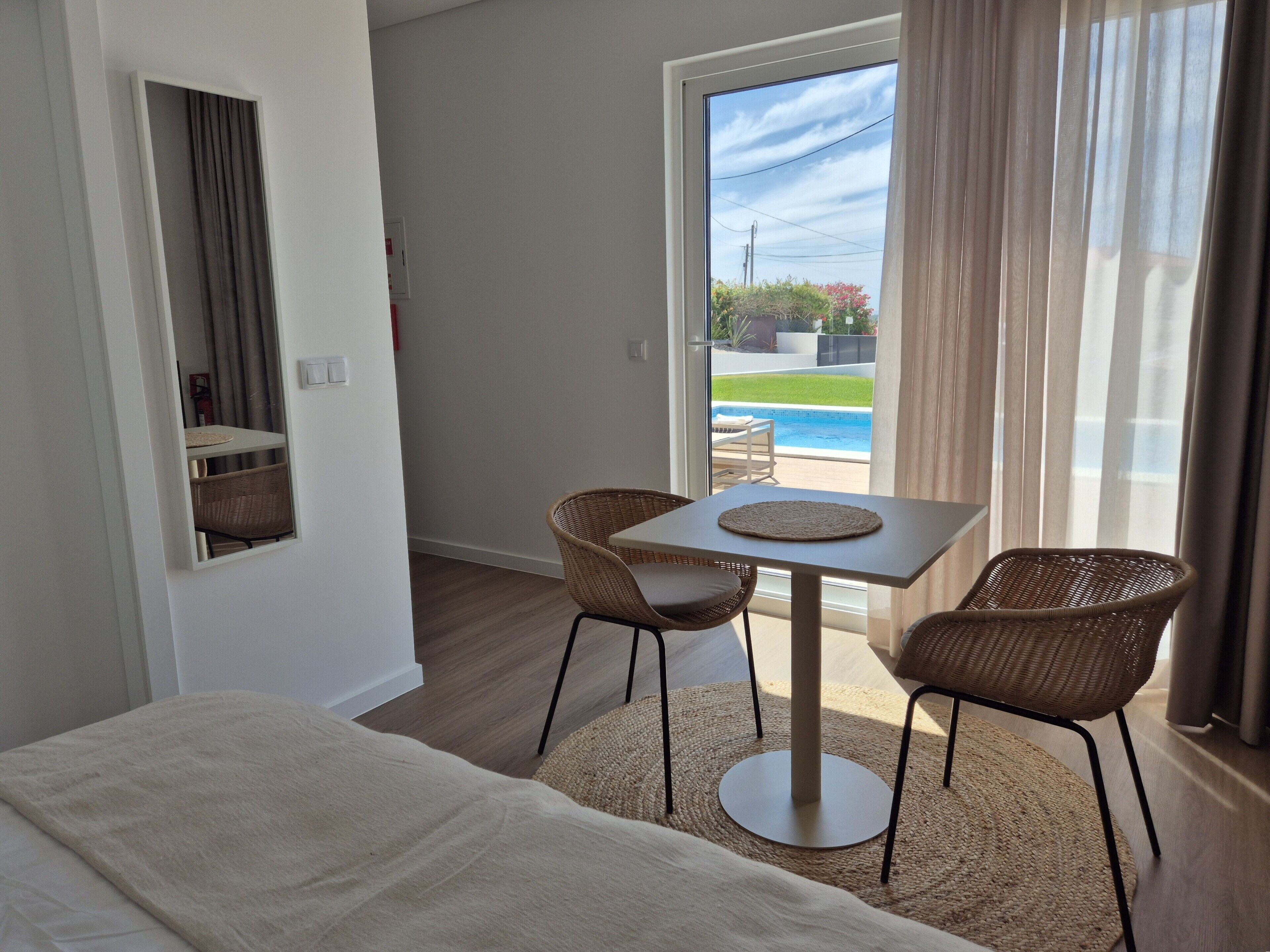 Iron/ironing board, WiFi (free), bed sheets