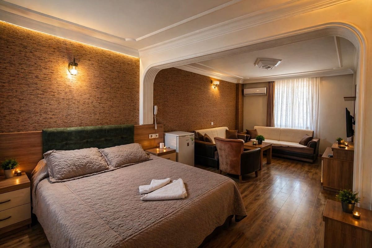 Comfort Suite | Desk, laptop workspace, free WiFi