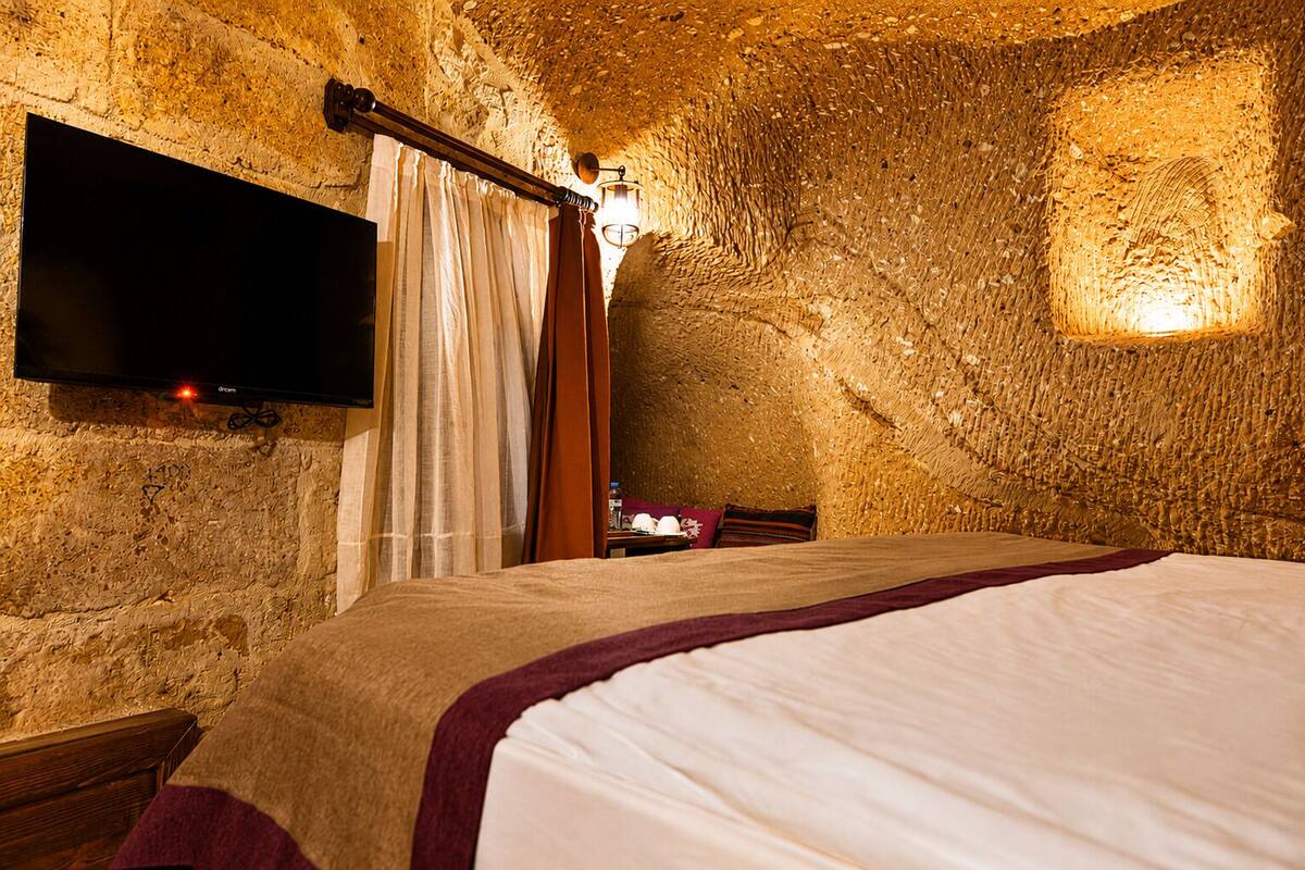 Honeymoon Double Room | Hypo-allergenic bedding, minibar, free WiFi, individually decorated