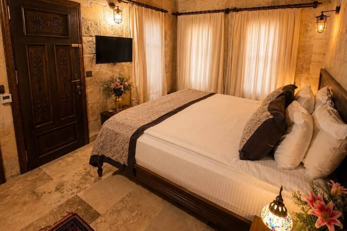 Standard Room, City View | Hypo-allergenic bedding, minibar, free WiFi, individually decorated