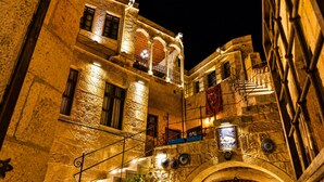 A historic building with stone walls, a staircase, and a balcony. - La Mar Cave Cappadocia (Ürgüp)