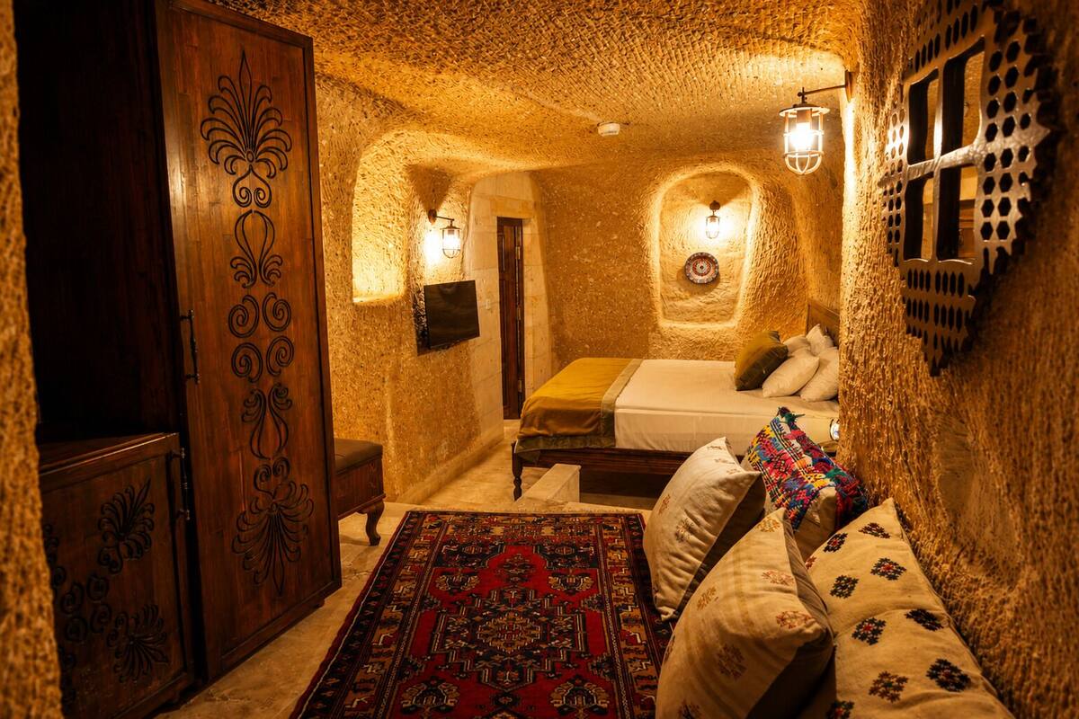 Deluxe Triple Room | Hypo-allergenic bedding, minibar, free WiFi, individually decorated