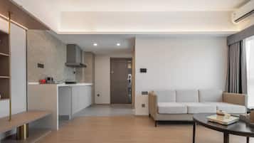 Suite familiar, vistas a la ciudad | Zona de estar
