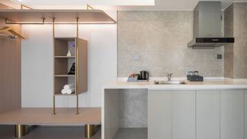 Suite familiar, vistas a la ciudad | Cocina privada