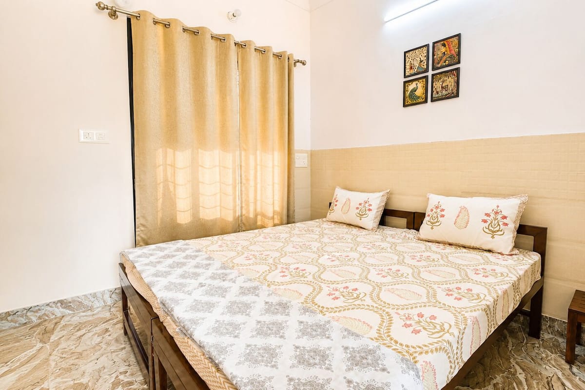 Roupas de cama antialérgicas, escrivaninha