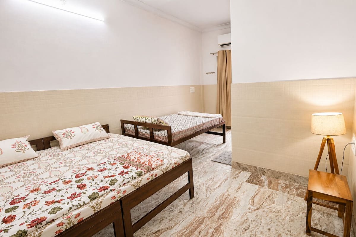 Roupas de cama antialérgicas, escrivaninha