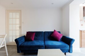 Living area - Lovely Garden Flat in Kentish Town (Greater London)
