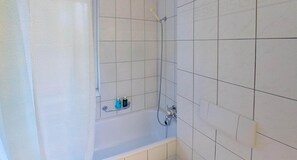 Bathroom - Charming 3 Bedroom Retreat (Zürich)