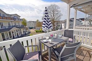 Outdoor dining - Vrbo Property (Glowe)