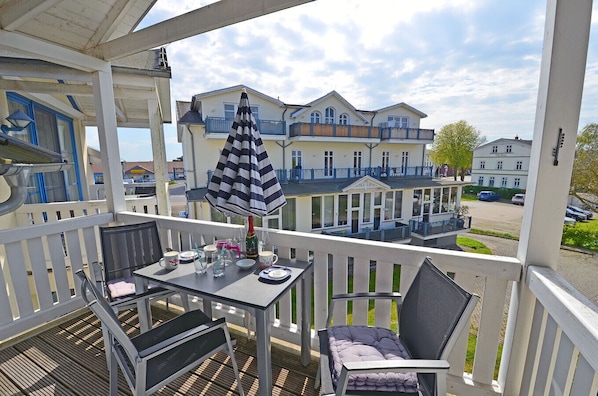 Outdoor dining - Vrbo Property (Glowe)