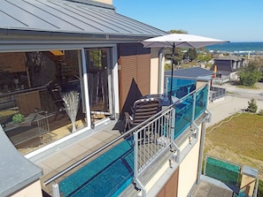 Terrace/patio - Cozy and comfortable, just 100 meters from the sandy beach, ocean view, balcony, pets allowed (Juliusruh)