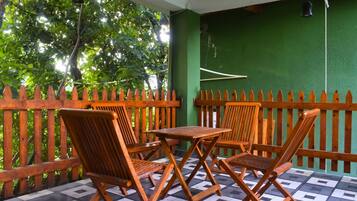 Casa de campo, vistas al jardín | Restaurante al aire libre