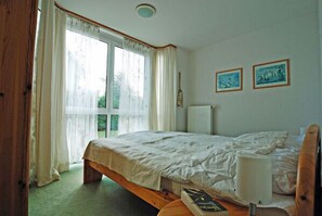 Room - Ground-floor vacation rental in a very quiet location with a washing machine and a terrace (Wiek)