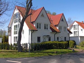 Exterior - Ground-floor vacation rental in a very quiet location with a washing machine and a terrace (Wiek)