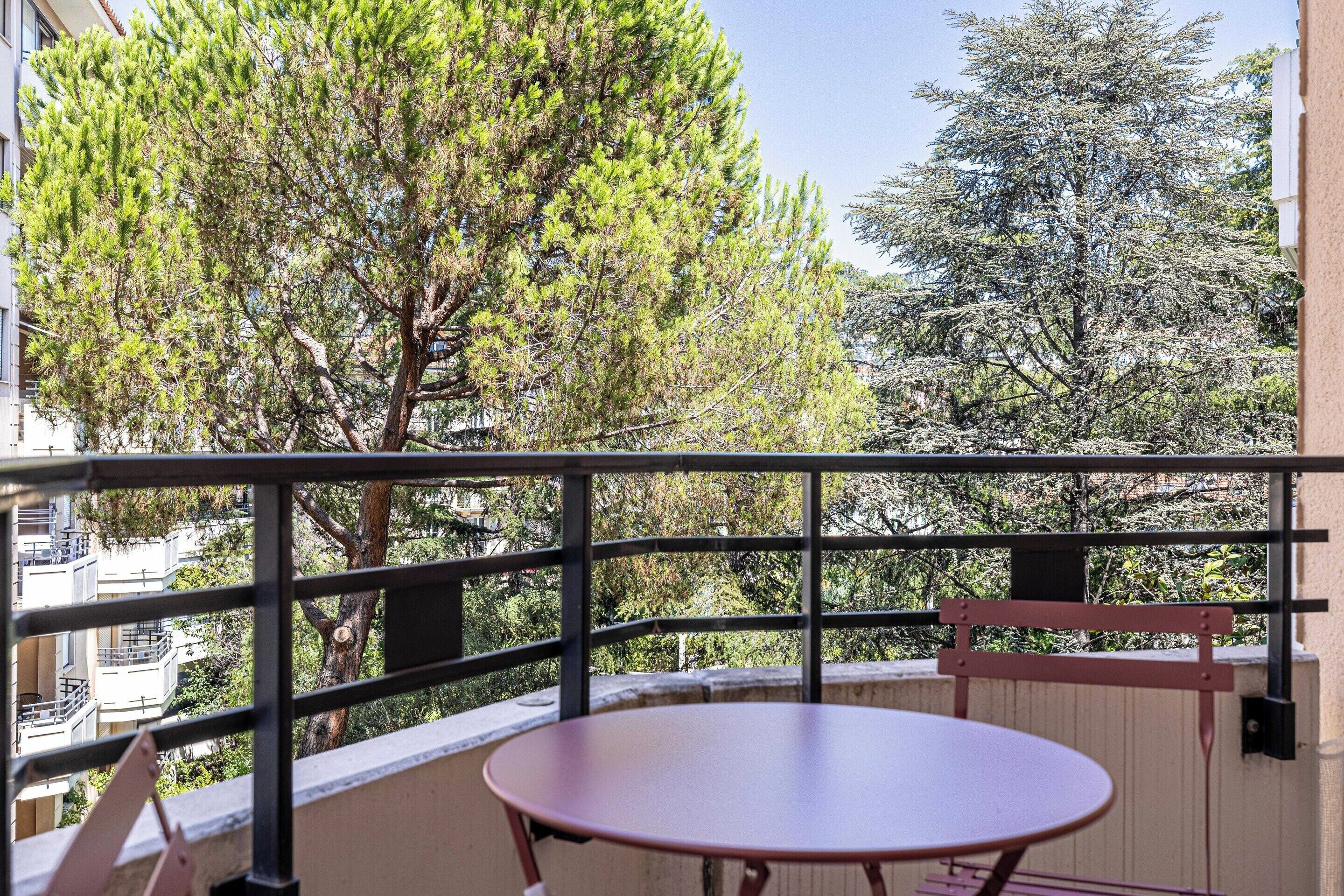 Apartment | Outdoor dining