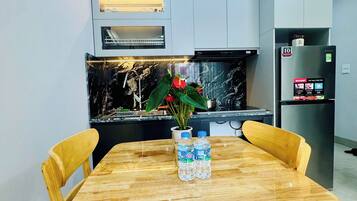 Deluxe Apartment, Balcony | Dining