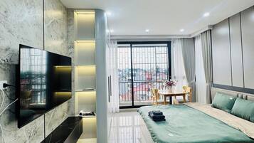 Deluxe Apartment, Balcony, City View | Interior