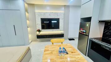 Superior Apartment, 1 King Bed | Interior