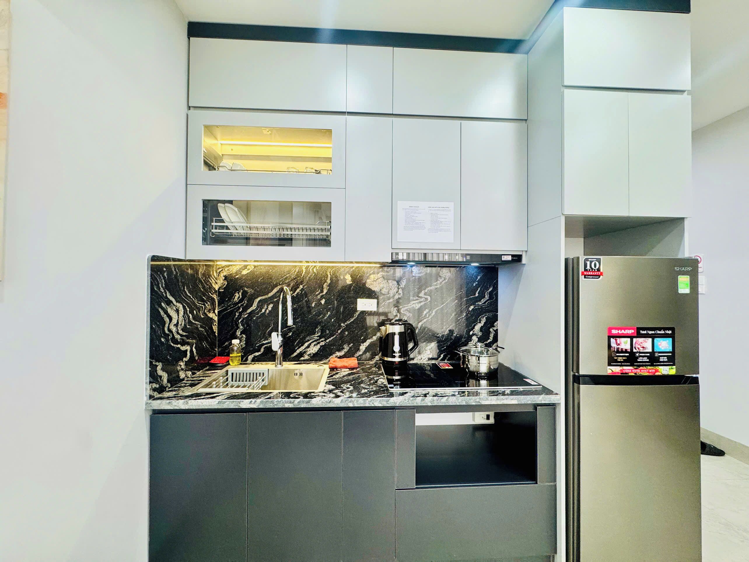 Deluxe Apartment, Balcony, City View | Private kitchen | Fridge, microwave, stovetop, rice cooker