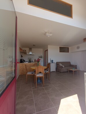 Living area - Charming little country house 2 km from the canal (Blain)