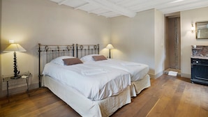 Unclassified image, 5 of 48, button - Holiday Home “Le Pressoir” with Lake View, Private Terrace and Wi-Fi (Ponts sur Seulles)
