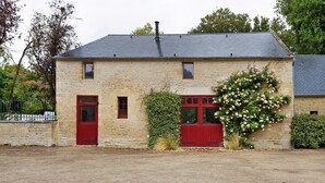 Unclassified image, 4 of 48, button - Holiday Home “Le Pressoir” with Lake View, Private Terrace and Wi-Fi (Ponts sur Seulles)