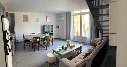Air-conditioned “La Grange” House with Private Terrace, Wi-Fi, and AC