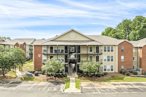 Exterior - New! 4BR/2BA condo on Shug Jordan, sleeps 8, 4 condo parking passes! (Auburn)