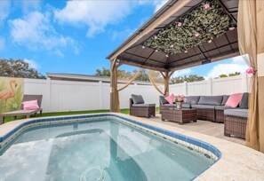 Pool - Private Retreat • Pool • Jacuzzi • Mini Golf (Pinellas County)