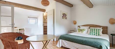 WiFi, bed sheets