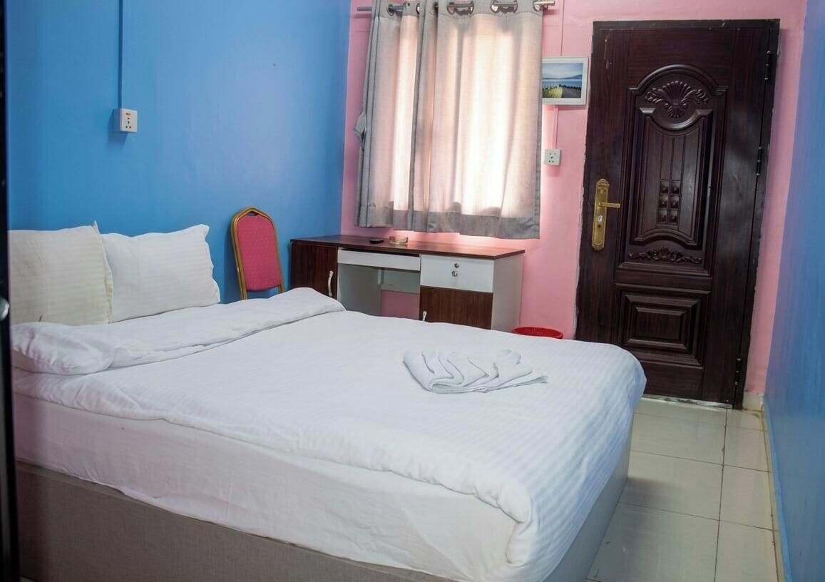 Habitación estándar doble, vistas a la colina | Escritorio, wifi gratis, ropa de cama