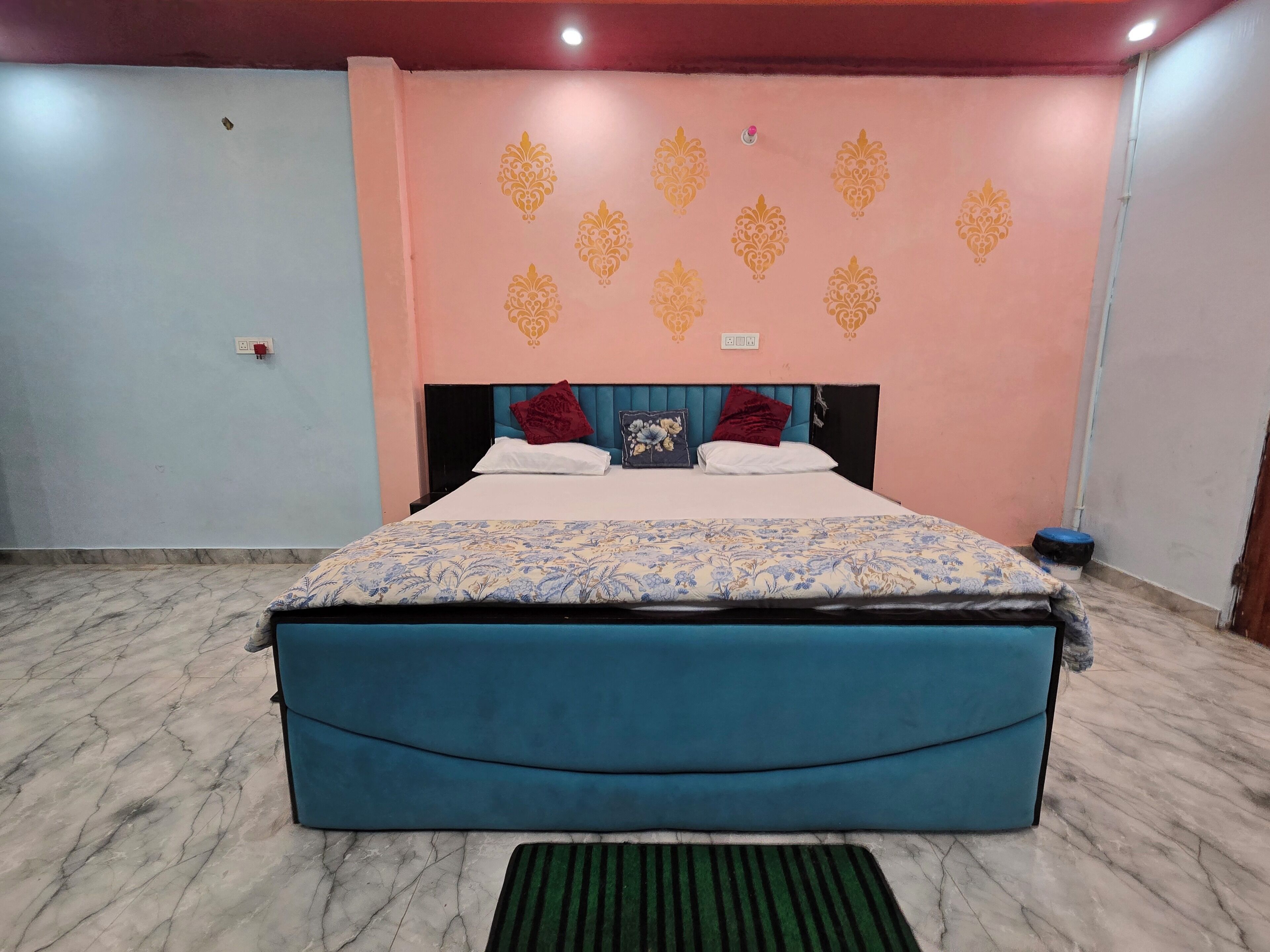 Deluxe Double Room | In-room safe, desk, laptop workspace, iron/ironing board