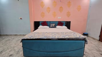 Deluxe Double Room | In-room safe, desk, laptop workspace, iron/ironing board