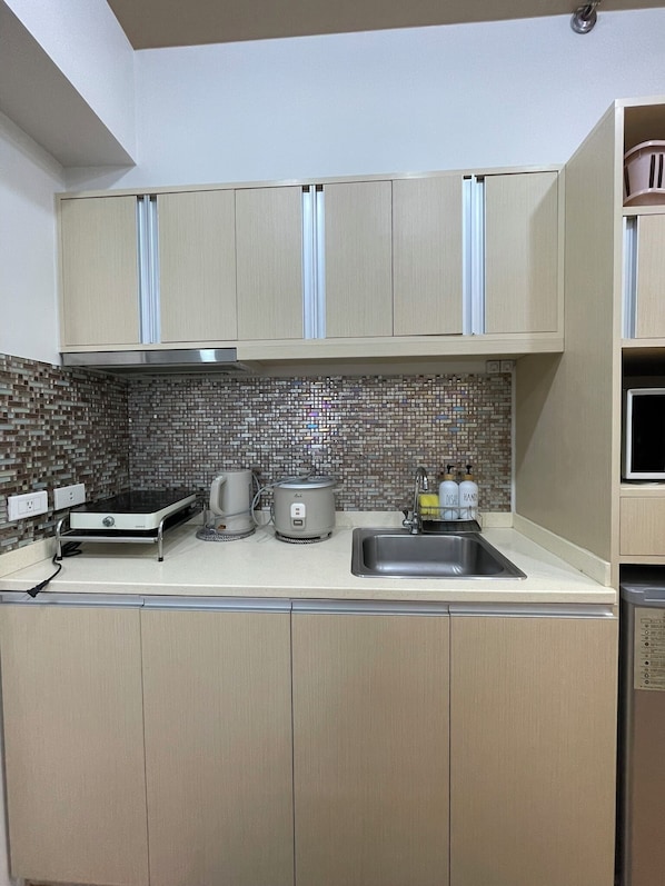 Private kitchen - Aesthetic Cozy 2 Bedroom Condo Unit Perfect for 4-8 guests (Baguio)