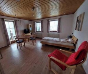 Room - Your temporary home in the heart of an idyllic countryside setting (Rot an der Rot)