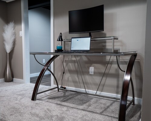 Private Basement Retreat in South Bend 10 min from Notre Dame