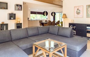 Smart TV, fireplace - 3 bedroom amazing home in Ebeltoft (Ebeltoft)