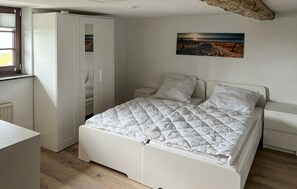 Bed - 1 bedroom stunning apartment in Kalkhorst (Kalkhorst)