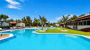 A swimming pool with multiple lanes, surrounded by palm trees and lounge chairs. - 2 bedroom beautiful home in Nicotera Marina (Nicotera Marina)