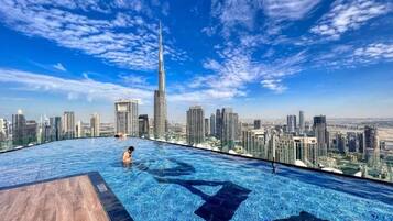 2 outdoor pools