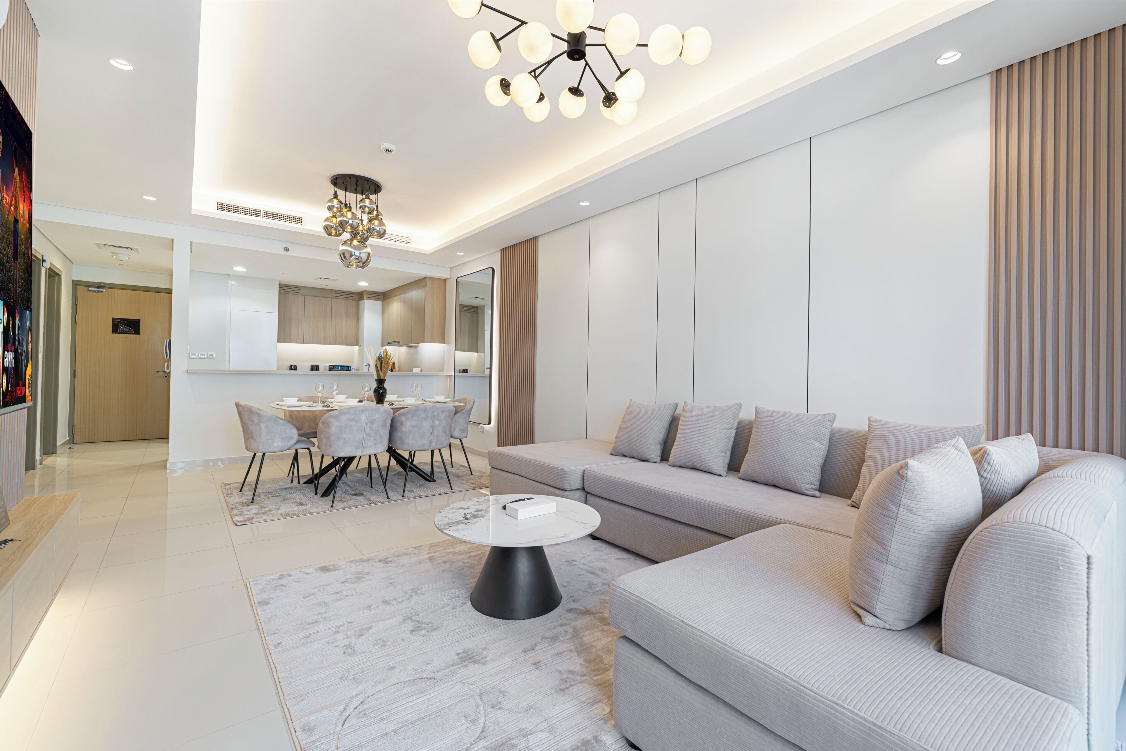 Deluxe Apartment, City View | Living area