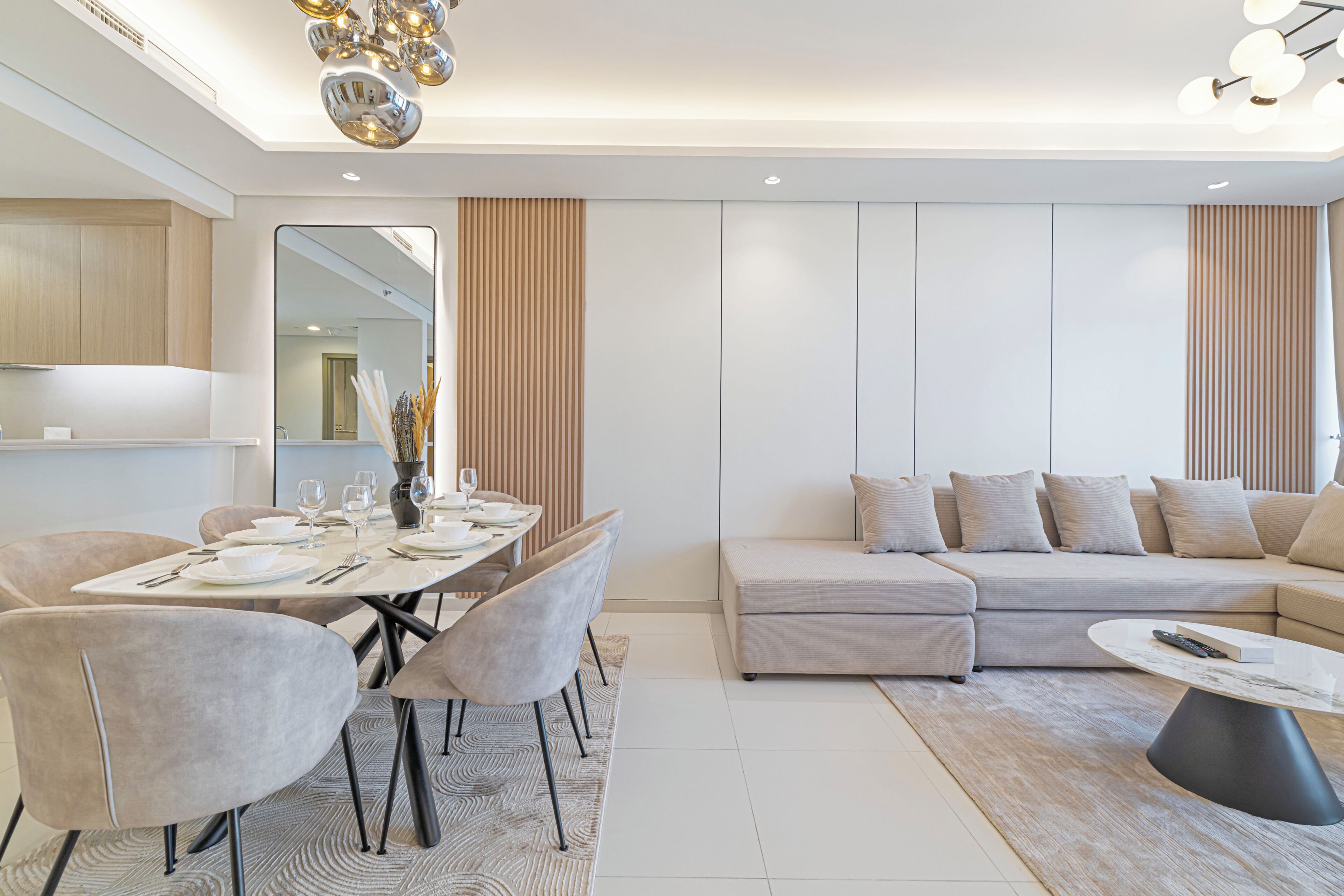 Deluxe Apartment, City View | Dining