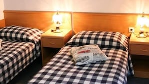 Double or Twin Room, Non Smoking | Desk, WiFi (free) - Hostel veli jože (Pula)