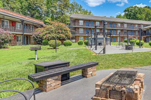Work & Play! Studio Near Uptown, Hospitals, Sports