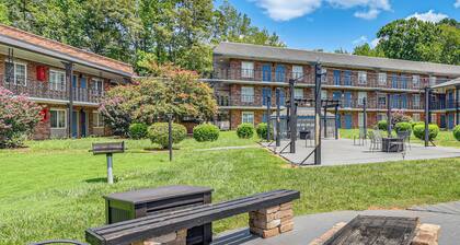 Work & Play! Studio Near Uptown, Hospitals, Sports