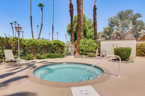A swimming pool with a poolside chair and a lamp post. - Extended Getaway in the Heart of Palm Desert (Palm Desert)