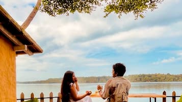 Maison Romantique, vue lac | Enceinte de l’hébergement
